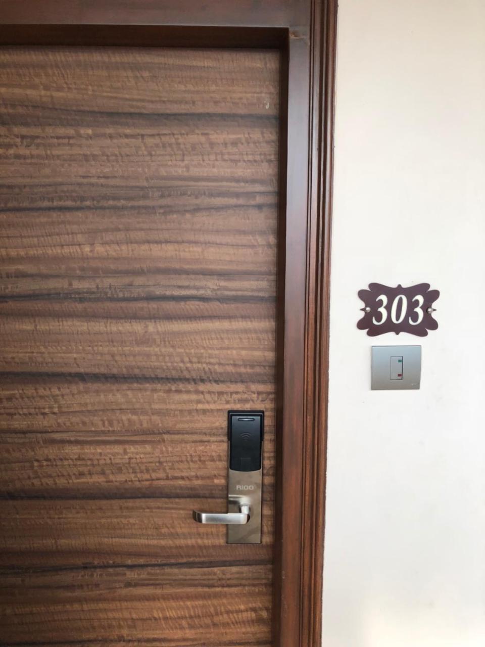 Hotel Antique - Colaba Mumbai  Buitenkant foto